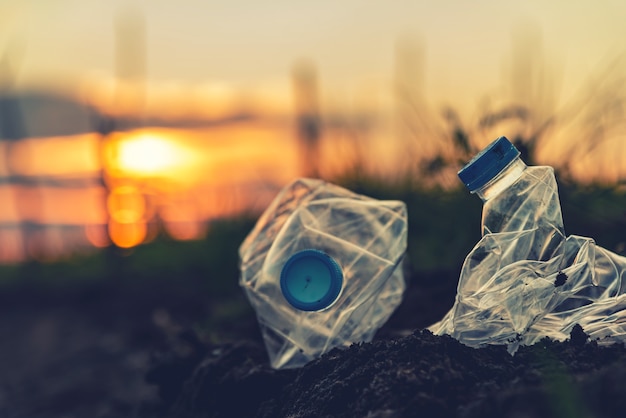 Sensibilisation à l'environnement et au plastique. Concept de la Journée mondiale de l'environnement. Sauver la terre sauver la vie.