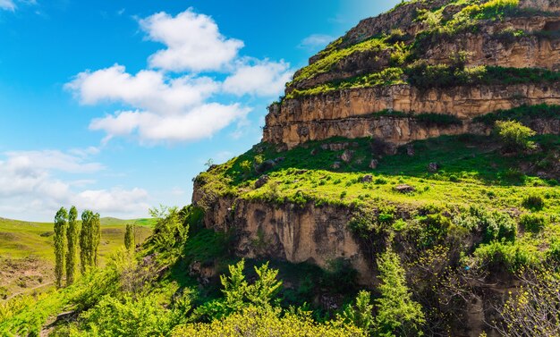 Sentier de randonnée dans un canyon de montagne