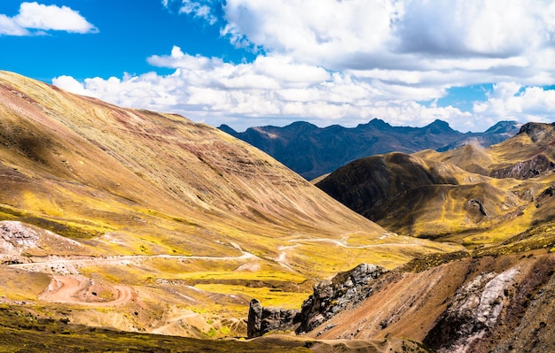 Sentier de randonnée à Palccoyo Rainbow Mountains près de Cusco au Pérou