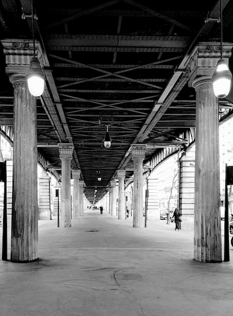 Photo un sentier sous le pont