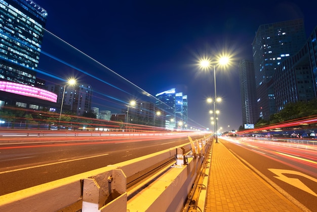 Sentiers de lumière la nuit à PékinChine