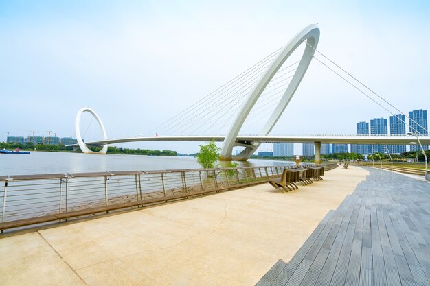 Sentiers de remise en forme et ponts dans Waterfront Park