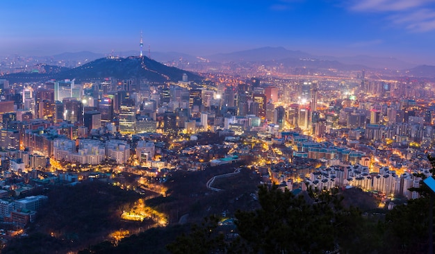 Seoul City at night Skyline et N Seoul Tower en Corée du Sud