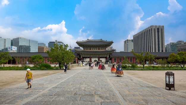 Photo séoul corée du sud 17 juin 2023 le palais de gyeongbokgung est un célèbre monument historique que les voyageurs visitent en vacances