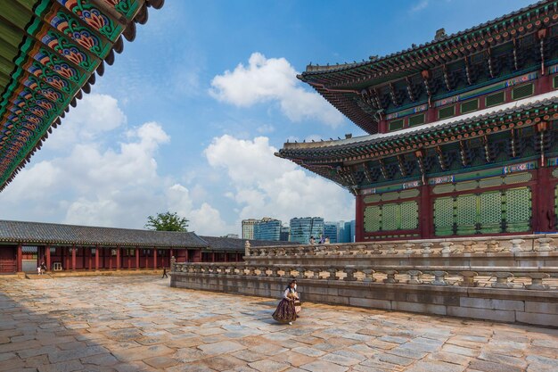 Photo séoul corée du sud 17 juin 2023 le palais de gyeongbokgung est un célèbre monument historique que les voyageurs visitent en vacances