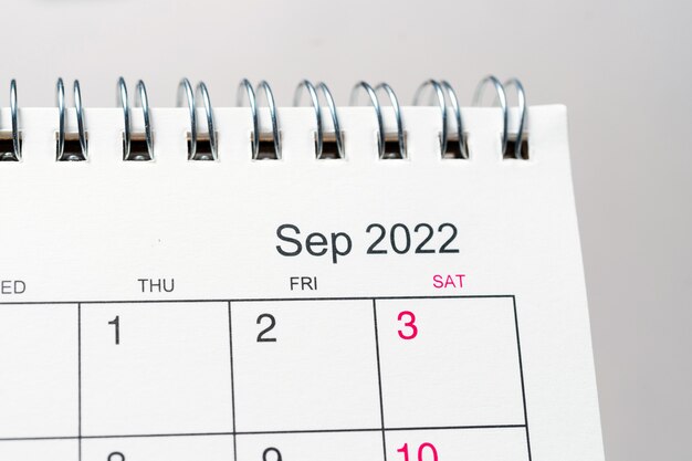 Septembre 2022 sur le calendrier de bureau se bouchent.