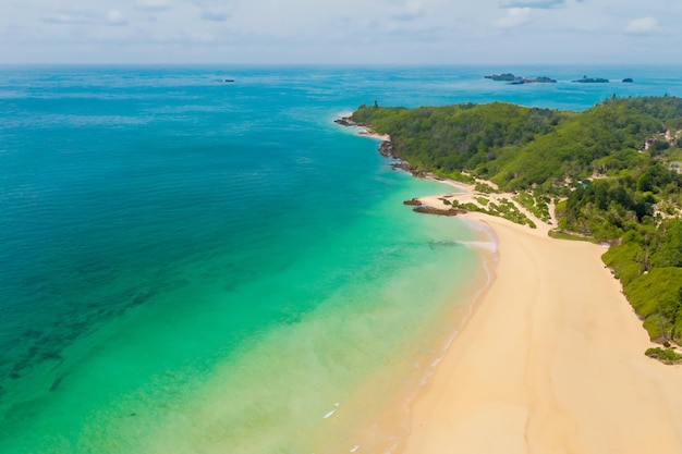 Sérénité aérienne belle plage de sable d'en haut