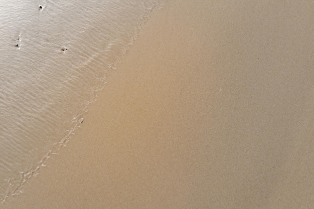 Sérénité aérienne belle plage de sable d'en haut