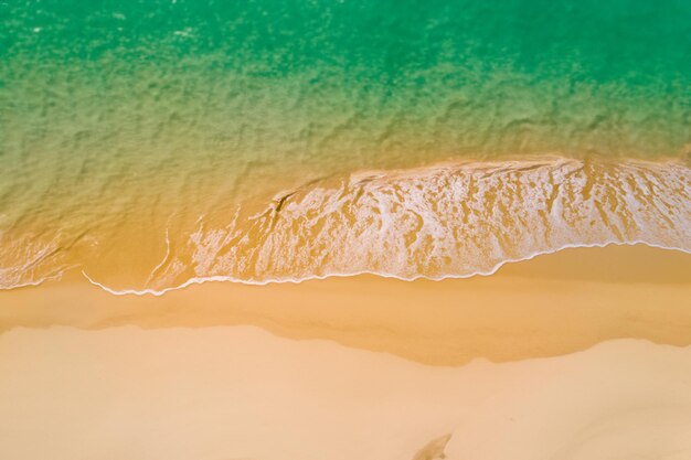 Sérénité aérienne belle plage de sable d'en haut