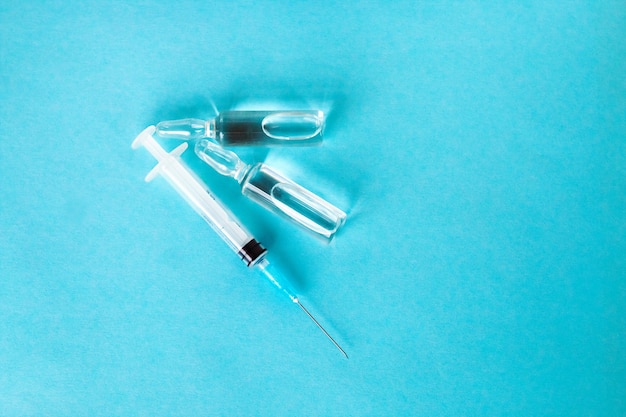 Photo seringue et ampoule close up médicaments injectables