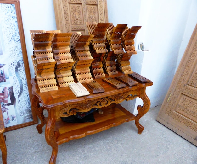 Photo serre-livres en bois dans la ville de khiva