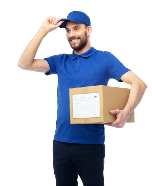 Photo service de livraison, courrier, personnes, logistique et concept d'expédition - homme heureux avec boîte à colis