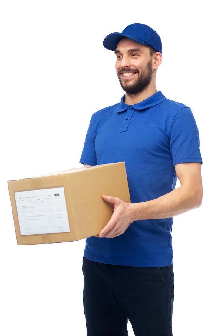 Photo service de livraison, courrier, personnes, logistique et concept d'expédition - homme heureux avec boîte à colis