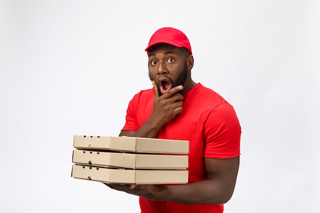 Service de livraison - Portrait de bel homme de livraison de pizza afro-américaine.