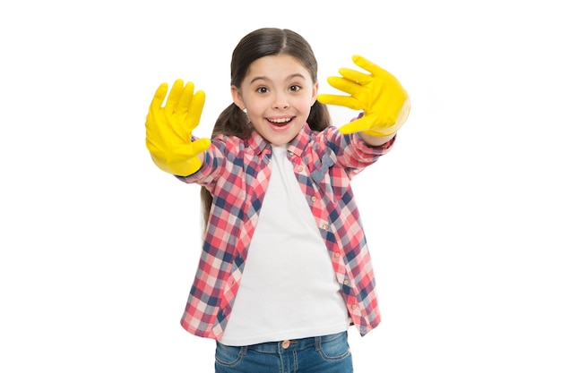 Service de nettoyage de maison expert auquel vous pouvez faire confiance Fournitures de nettoyage Gants en caoutchouc pour fille pour nettoyer le fond blanc Enseigner à l'enfant à apprécier la propreté La maison propre est heureuse