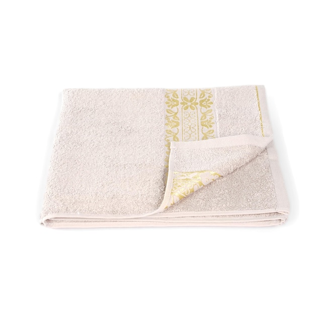 Serviette de bain isolé sur fond blanc