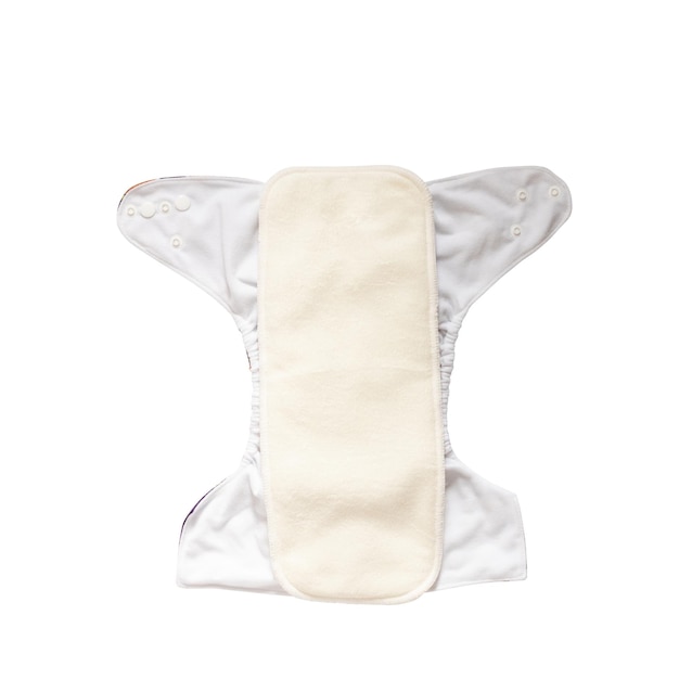 Serviette bébé sur fond blanc isolé