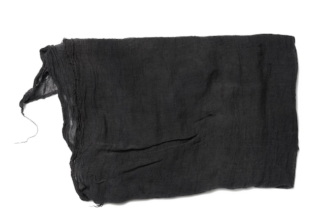 Serviette de cuisine en gaze noire pliée sur fond blanc, vue de dessus