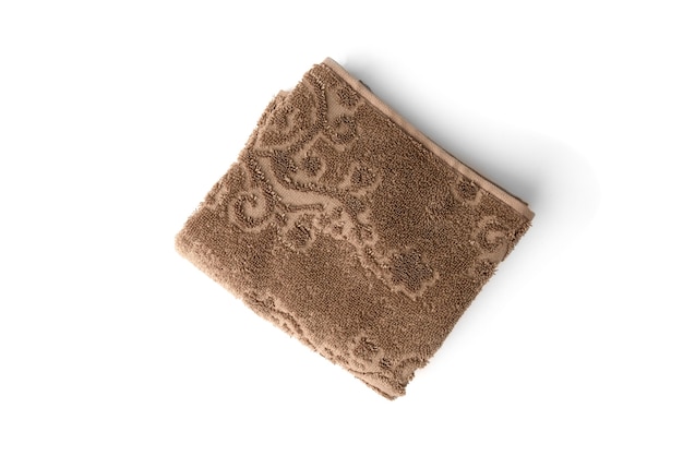 Serviette marron isolé sur surface blanche