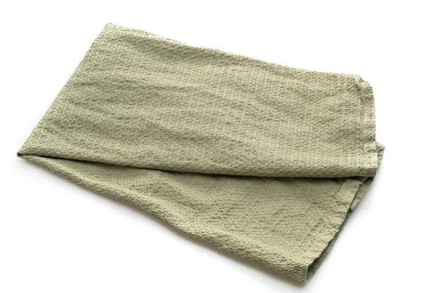 Serviette vert foncé isolé sur fond blanc