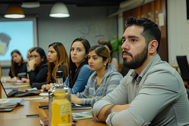 Sessions de présentation entrepreneuriale dans un incubateur de start-ups