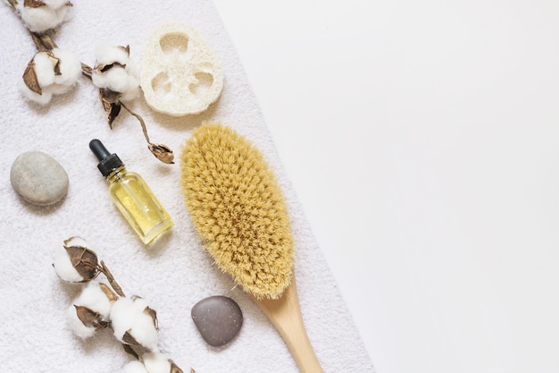 Set pour l'élimination du spa et de la cellulite sur blanc