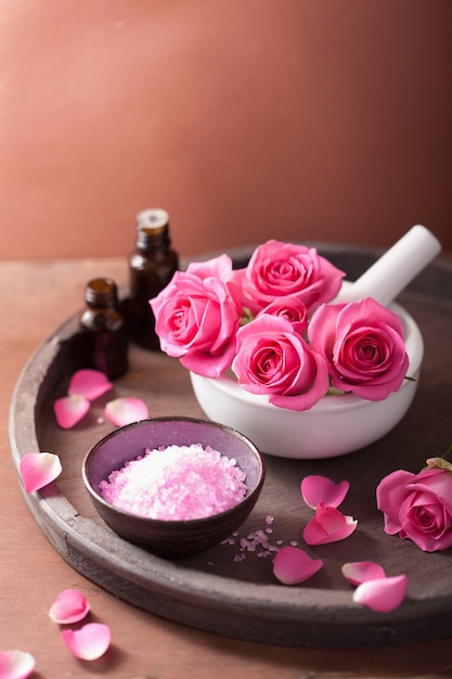 Set spa au mortier de fleurs de rose huiles essentielles sel