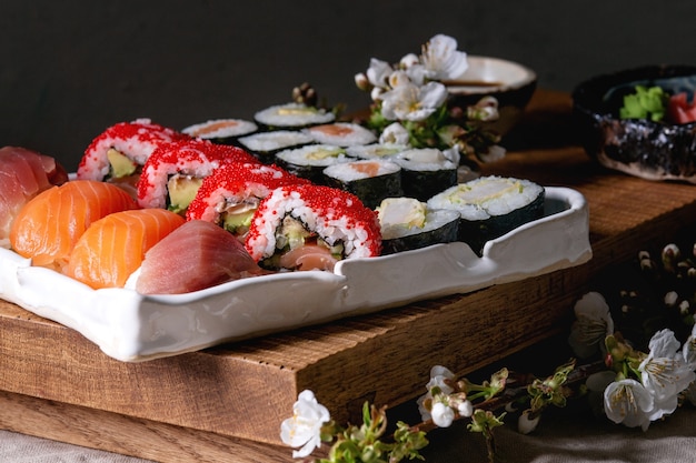 Set de Sushi nigiri et rouleaux de sushi