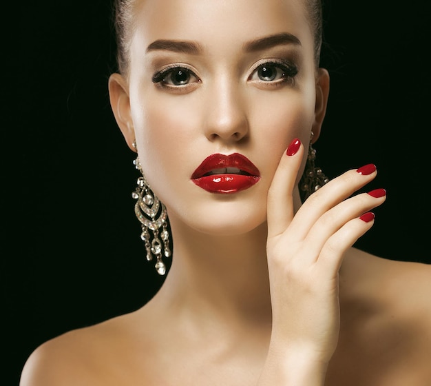 Sexy Beauty Girl with Red Lips and Nails Boucles d'oreilles bijoux femme de luxe