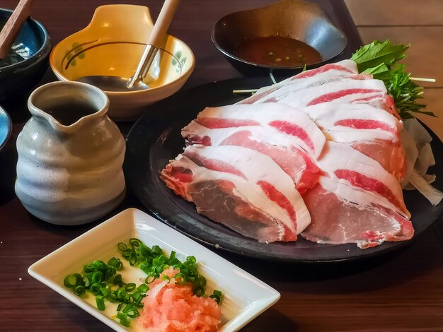 Shabu de porc local de style Okinawa à Naha, Japon