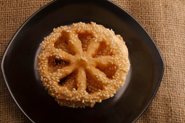 Shaking flower kembang goyang cake traditionnel d'indonésieFabriqué à partir de farine, de sucre, de lait et de ba