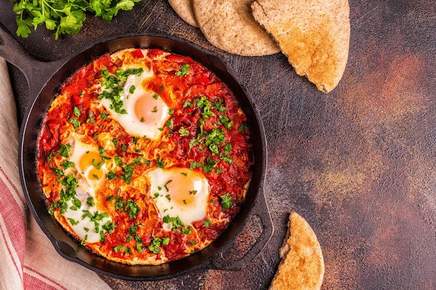 Shakshuka dans une poêle