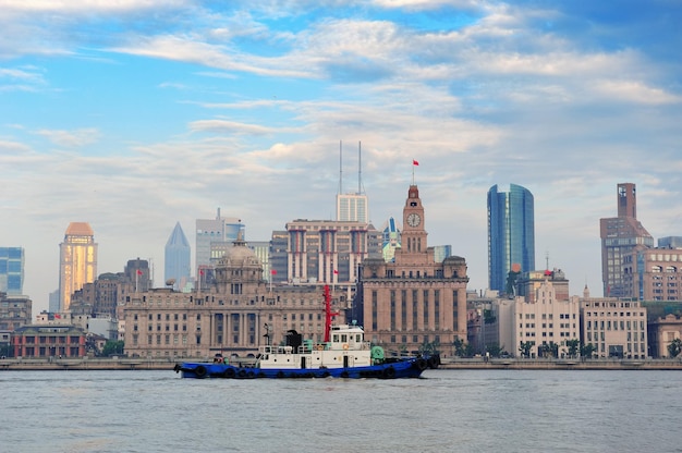 Shanghai matin avec bateau