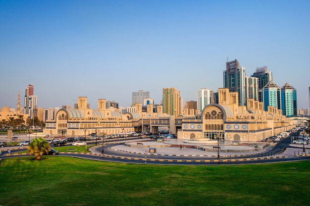 SHARJAH, Émirats arabes unis - 07 octobre, souk central de la ville de Sharjah, la place du marché la plus populaire pour les bijoux et les souvenirs.Photo prise le 07 octobre 2016