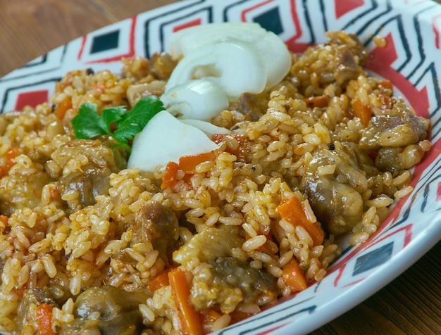 Shavlya - plat de riz ouzbek avec agneau et riz. Cuisine d'Asie centrale