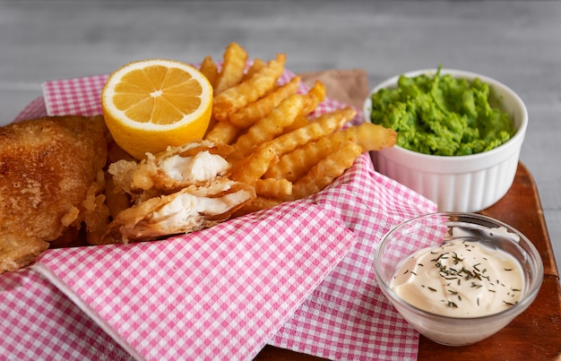 Shif and chips de cuisine anglaise traditionnelle