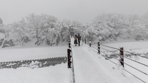 Shirakawa va la saison des neiges au japon