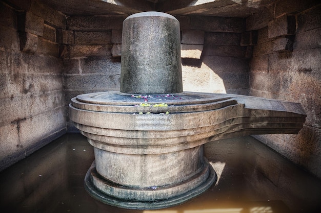 Shiva Lingam à Hampi