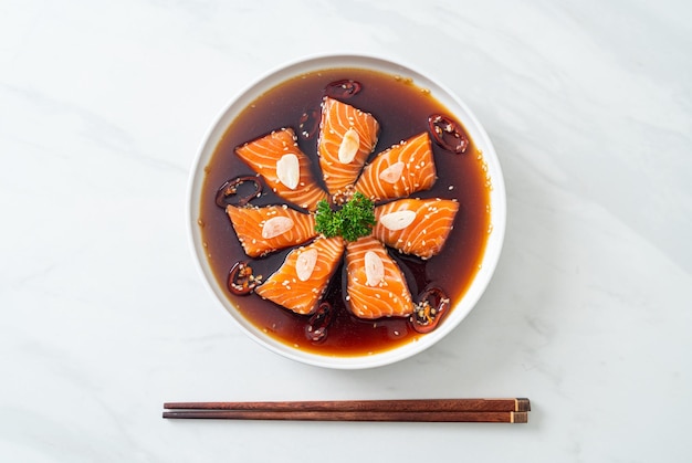 Shoyu mariné au saumon ou sauce soja marinée au saumon