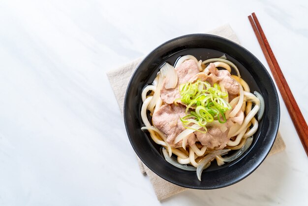 Photo shoyu udon ramen nouilles au porc (shoyu ramen)