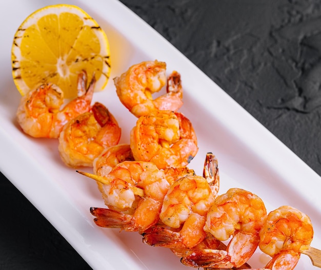 Shrimp Scampi grillés avec du citron