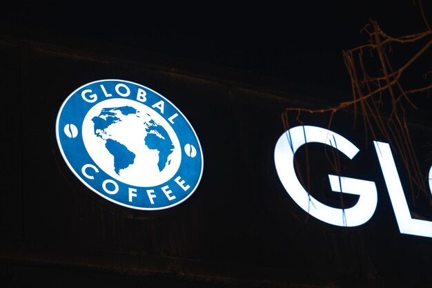 SHYMKENT KAZAKHSAN 23 JANVIER 2023 Logo Global Coffee de la marque de franchise de café du Kazakhstan