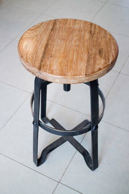 Photo siège de tabouret en bois au design moderne