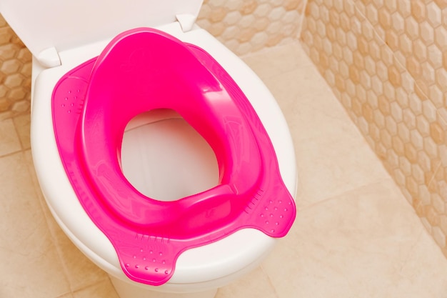 Siège de toilette rose bébé dans les toilettes Hygiène Toilettes pour enfants Housse de siège de toilette pour enfants