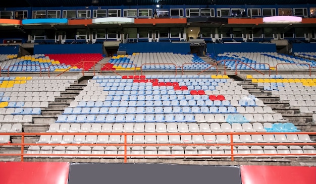 Sièges ou bancs de stade vides en raison d'imprévus