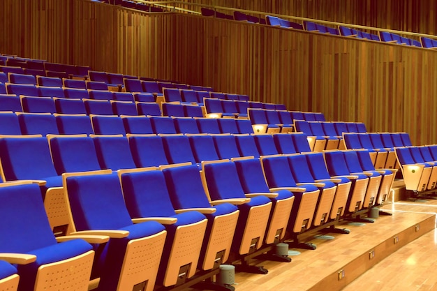 Photo des sièges vides dans l'auditorium