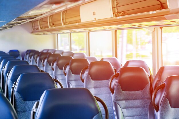 Photo des sièges vides dans le bus.