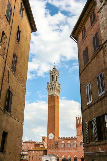 Sienne, Italie Vue de Torre del Mangia, célèbre tour de la place principale de Sienne (Piazza del Campo).