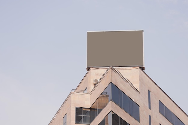 Sign board shop ou restaurant sur le bâtiment dans l'espace de copie de modèle de maquette urbaine et l'espace vide f