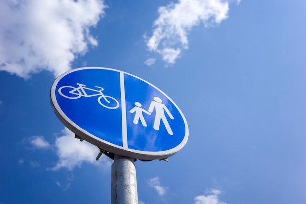 Signalisation routière pour cyclistes et piétons Panneaux d'information pour véhicules